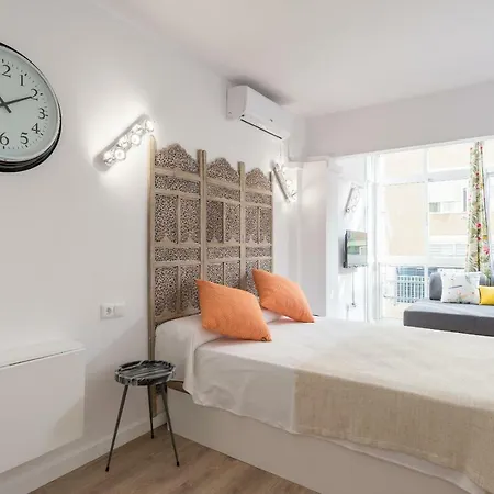 Mp2-bright Beachfront Studio Walk To Old Town Appartement