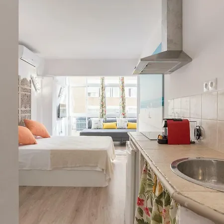 Mp2-bright Beachfront Studio Walk To Old Town Malaga