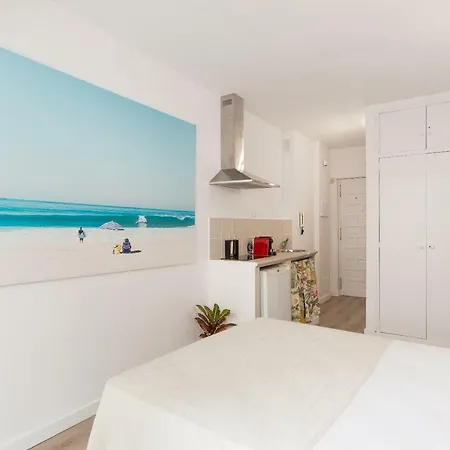 Mp2-bright Beachfront Studio Walk To Old Town *